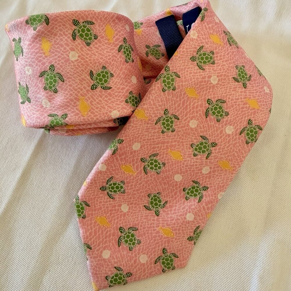 CHAPS Ralph Lauren Sea Turtle Fish Pastel Pink Silk Necktie Classic Skinny Tie